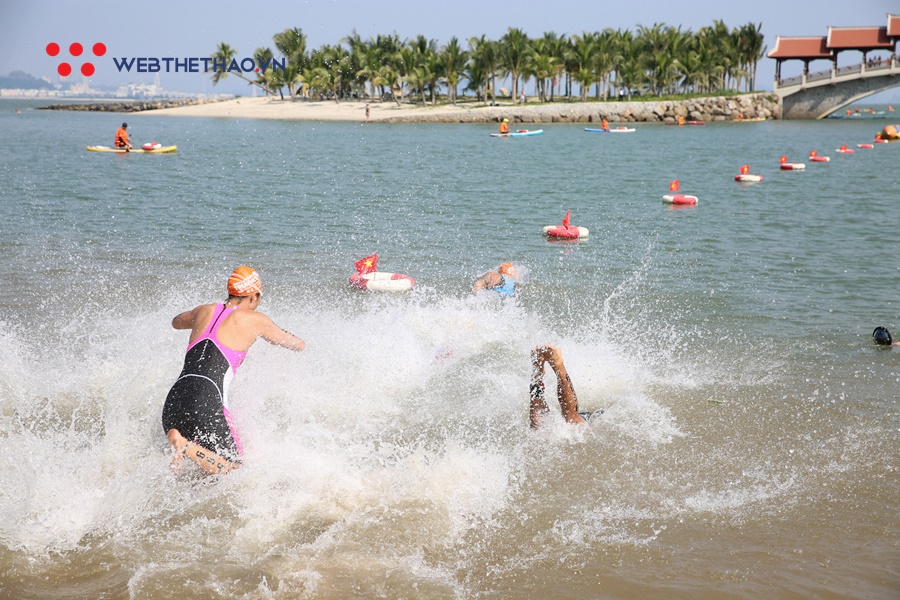“Rái cá” tuyển thủ SEA Games 30 áp đảo đường đua Sunset Bay Triathlon 2019